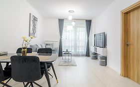 Paris Luxury Top Centre 2Bdr Apt W Work Desk And Wifi Near Nevsky Cathedral