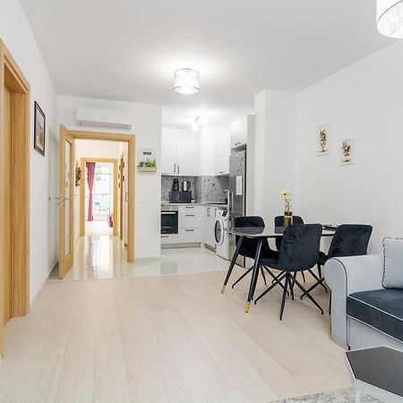 Paris Luxury Top Centre 2Bdr Apt W Work Desk And Wifi Near Nevsky Cathedral Sofia Exterior foto
