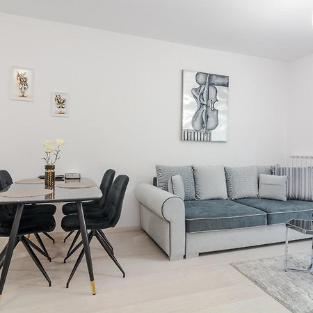 Paris Luxury Top Centre 2Bdr Apt W Work Desk And Wifi Near Nevsky Cathedral Sofia Exterior foto